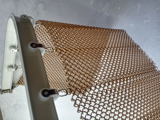 Золотой цвет Архитектурные металлические решетчатые шторы Алюминиевый материал для декорации